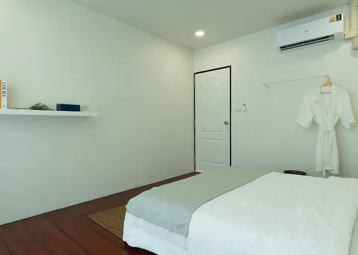 House Of Patcha เรือลพัชชา Share Bathroom Ostello Bangkok