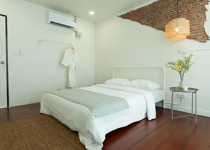 House Of Patcha เรือลพัชชา Share Bathroom Bangkok